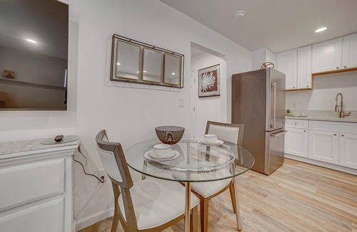 Riverside House | 4 Mi to Riverside Medical Center! Extended Getaway