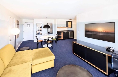 Venice Hotel | 4 Scenic Room with Balcony | Steps to Venice Fun | Rooftop | Free Breakfast
