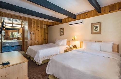 Bass Lake Hotel | 4 Spacious Chalet Near Hiking Trails & Water Sports on Beautiful Bass Lake