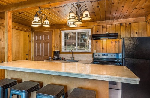 Bass Lake Hotel | 4 Units | Lakeside Escape with Breakfast (Select Stays), Near Yosemite Adventure