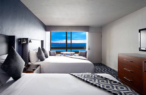 Monterey House | 4 x Deluxe Ocean Front Two Queen Room at Monterey Tides