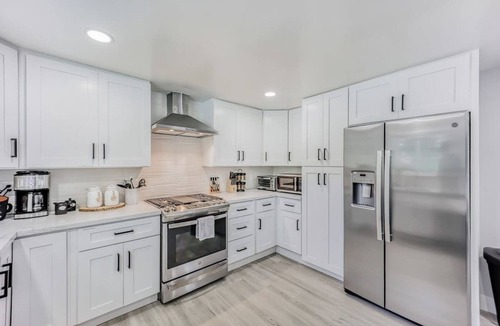 Menlo Park Condo | 493-Grandeur Home, AC & Patio near Meta & Stanford