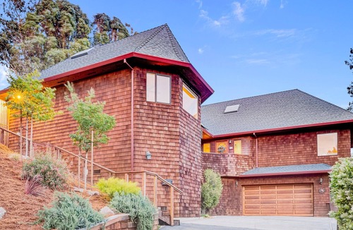 San Rafael House | 4BD+Grand Room Marin Home w/Hot Tub, Billiards, BBQ, VIEWS!