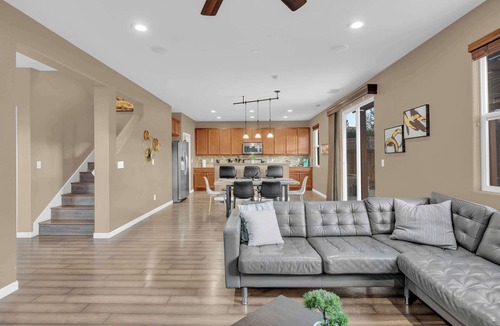 Reno House | 4Bedroom/Long Driveway/9 Beds/6TVs/Sleeps16