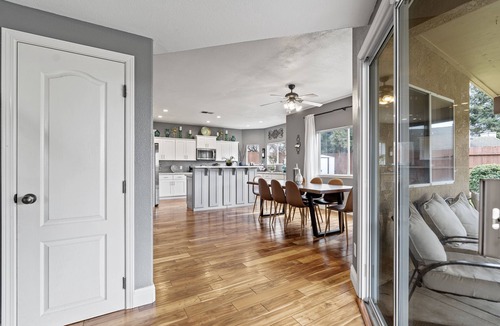 Raisin House | 4BR 3BA EVCharger! King Bed! Long StaysWelcomed