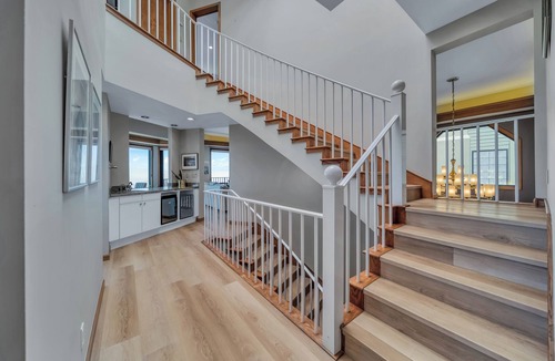 Claremont House | 5-bdrm home in Oakland Hills, with sweeping views of San Francisco and GG Bridge