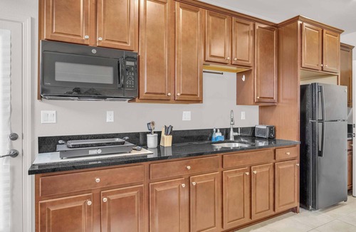 Reno House | 5-Bedroom/3.5Bath/Sleeps18/2 Kitchens