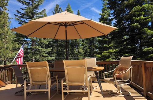 Chamberlands Cabin | 5-bedroom cabin in woodsy Tahoma/Homewood walk to Lake Tahoe