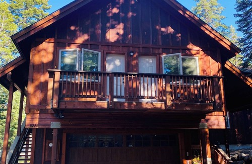 Chamberlands Cabin | 5-bedroom cabin in woodsy Tahoma/Homewood walk to Lake Tahoe
