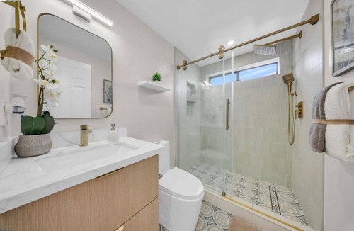 Warm Springs District House | 5-bedroom house in a friendly neighborhood