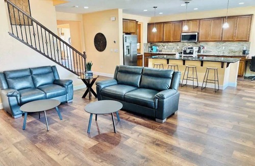 Reno House | 5 Bedrooms | 3-car garage | Sleeps 21