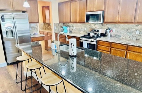Reno House | 5 Bedrooms | 3-car garage | Sleeps 21