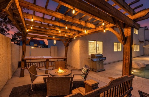 Green Valley Villa | 5 BR! Amazing Pool & Spa Retreat 15 Min to Strip