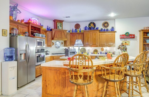 Greenacres House | 5 Mi to the Marketplace: Roomy Bakersfield Retreat