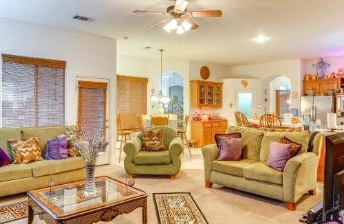 Greenacres House | 5 Mi to the Marketplace: Roomy Bakersfield Retreat