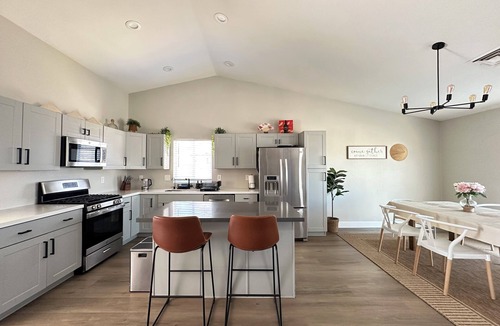 Sunrise Manor House | 5 miles to STRIP, Airport, Henderson 3 Bed 2 Bath