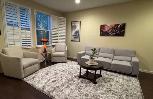 Sunnyvale House | 5 Min to Caltrain . Shared Bath with 1 Other Guest . Tech