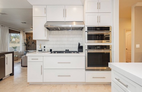 Enterprise House | 5 Min to Strip- Sleeps 16- Resort Style Pool-Sports court- near airport - games