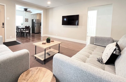 Castro Valley House | 5 Mins to the San Francisco Bay Area B.A.R.T. Transit. Minimalist living!