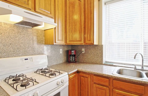 Antioch House | 5 Minutes to Antioch Medical Centers: 3 Bedroom Furnished Single-Story House