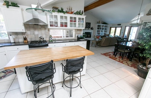 Morro Bay House | 5 Star, Coastal Retreat- Chef’s Kitchen, Spa & Walk to DT- Eco Clean