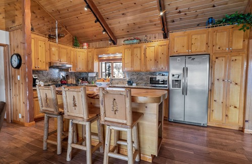 Big Bear Lake House | 5-STAR Lakefront cabin! DOCK! GAME ROOM! 2600 sq ft w/fire pit. SLOPES/LAKE!