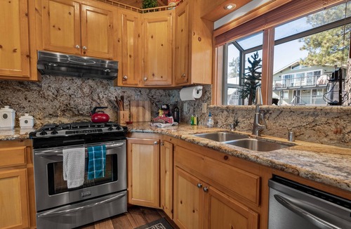 Big Bear Lake House | 5-STAR Lakefront cabin! DOCK! GAME ROOM! 2600 sq ft w/fire pit. SLOPES/LAKE!