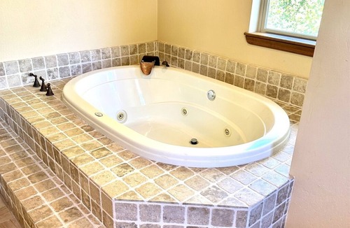 Atascadero House | 5br/3.5ba Estate Sleeps 10 w Pool, Jacuzzi, Playground, Game Room, fire pit