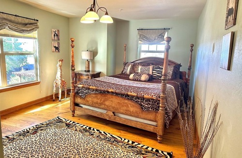 Atascadero House | 5br/3.5ba Estate Sleeps 10 w Pool, Jacuzzi, Playground, Game Room, fire pit