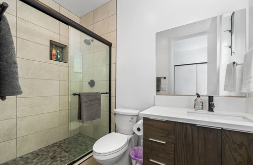Greater Wilshire - Hancock Park House | 5BR/5.5BA Villa in Los Angeles with parking