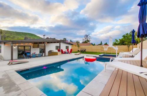 Santee House | 5BR Oasis - Pool, Hot Tub & Luxe Outdoor Retreat