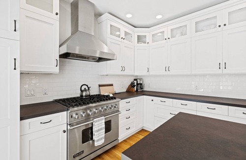 Eastside Santa Cruz Cottage | 5BR Santa Cruz Beach House — Steps to Twin Lakes Beach - Deck & Yard - Sleeps 12