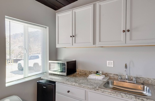Frazier Park Apartment | 6 Mi to Frazier Mountain: Cozy Studio Retreat