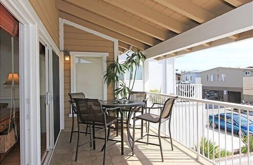 Santa Ana Heights House | 6BR/4BA Newport Retreat – Steps to Beach, BBQ Balcony, Bikes & 4 Parking Spots