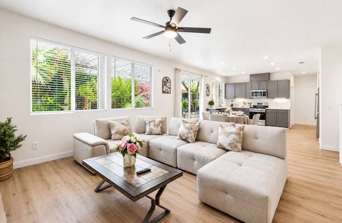 Eastvale House | 6BR Retreat/10 Beds/Near Sports Complex/4 kings