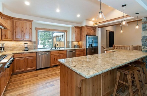 South Lake Tahoe House | 7 bedroom 6.5 bath Heavenly Estate Next To Heavenly Ski Lodge