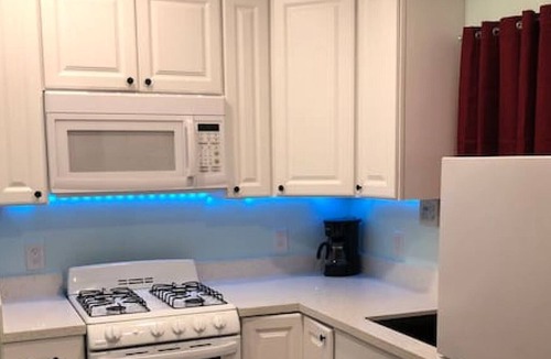 Rodeo House | 703 Mariposa St (Garage) · Great Rodeo Brand New Mini Studio