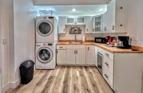 Paradise House | #72 Spacious Vegas Oasis 8-bedroom with Pool/Spa:min LVStrip/UNLV/Airport
