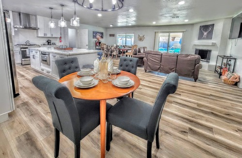 Paradise House | #72 Spacious Vegas Oasis 8-bedroom with Pool/Spa:min LVStrip/UNLV/Airport