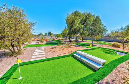 Paradise House | 777RENTALS - Vegas Resort | Pool, Pickleball, Mini Golf, Sauna