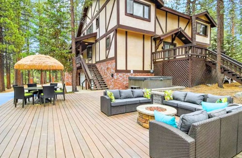 Summit Estates Cabin | 7bd cabin-hot tub-game room-play area-tiki bar