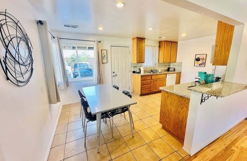 Northeast Reno House | 7Bedroom|3Bath|Sleeps21|9TVs