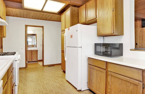 Big Bear Lake Cabin | 7BR/6.5BA Lakefront Estate: Private Boat Dock, Wood Fireplace & Village Access