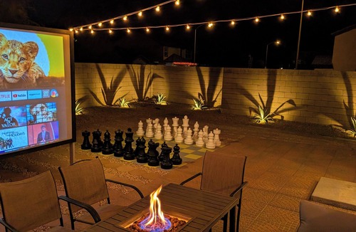 Enterprise House | 8 BEDROOM Fun Smart Stylish Home, 8 Minutes to the Strip