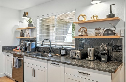 Yosemite Forks House | 8BR Yosemite Escape w/Views & Spa - Game Room & Pet-Friendly