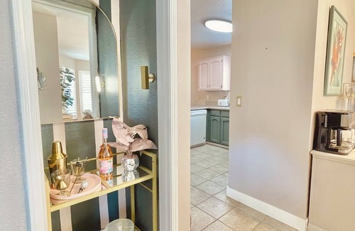Visalia House | 90’s Post Modern Escape to Sequoia Three Rivers Kings Canyon Staycation