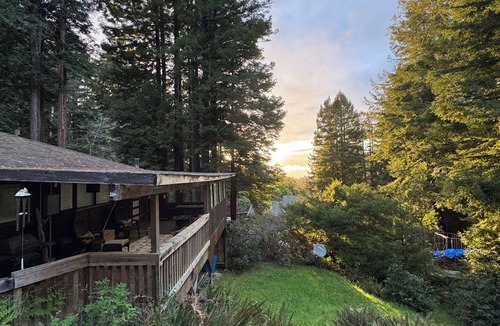 Fort Bragg House | A 2-bed house in peaceful Ft Bragg perfect for relaxing getaway in the redwoods.