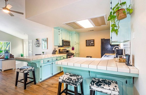 Oakhurst Villa | A beautiful and decorated Mountain Retreat with Hot Tub and Fast Wifi