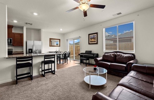 Victor House | A beautiful home located close to the Lodi Wineries.
