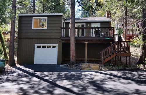 Twain Harte Cabin | A Boa Vida Cozy cabin with Twain Harte Lake membership, short walk to town